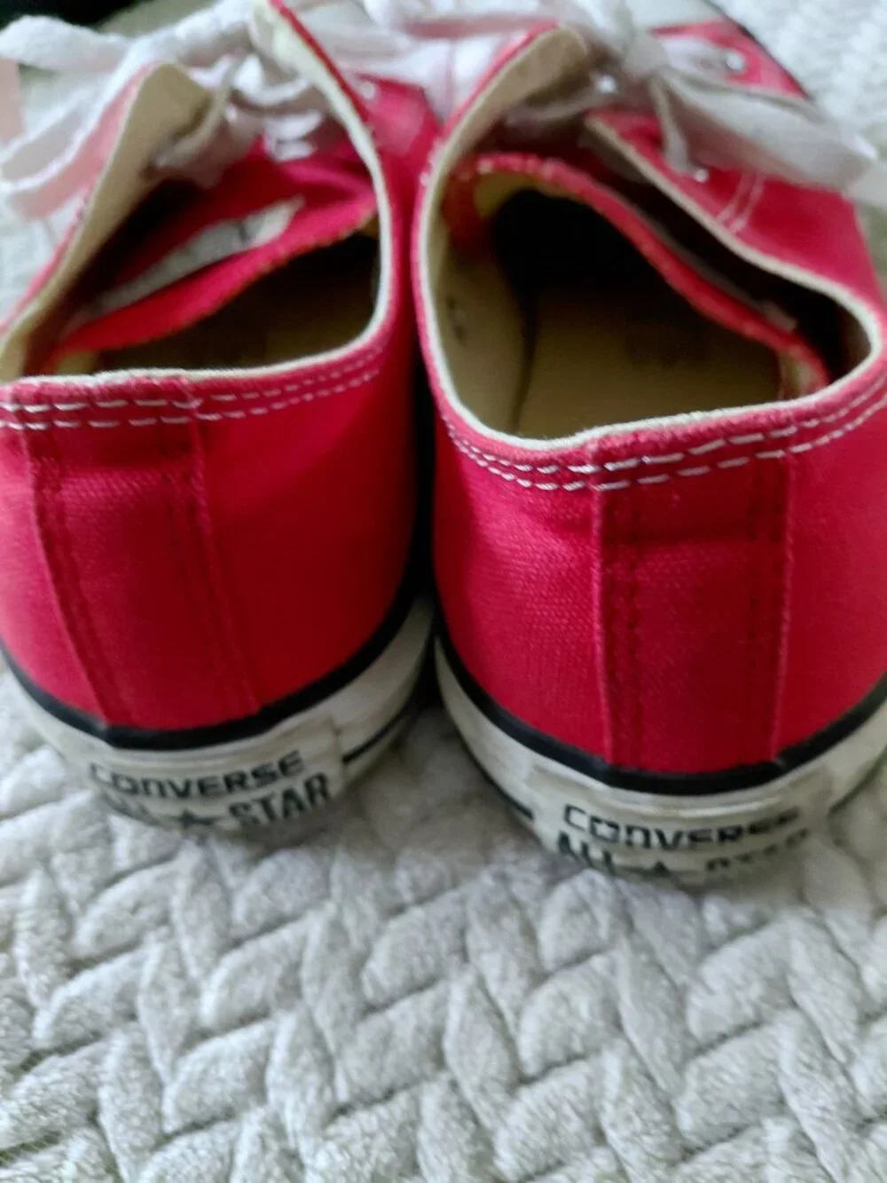 Red Low-Top Converse Women 8/Men 6